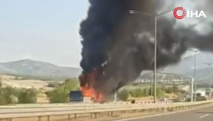 ankarada-yolcu-otobusu-alev-alev-yandi-L4dvI7DK.jpg